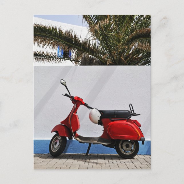 Red motor scooter by wall, Stromboli Island, Postkarte (Vorderseite)