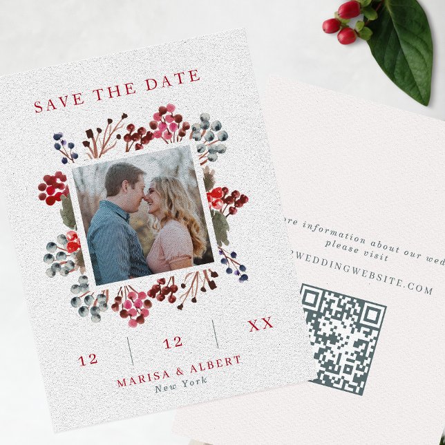 Red & Navy Winter Berries Foto & QR Code Wedding Save The Date (Von Creator hochgeladen)