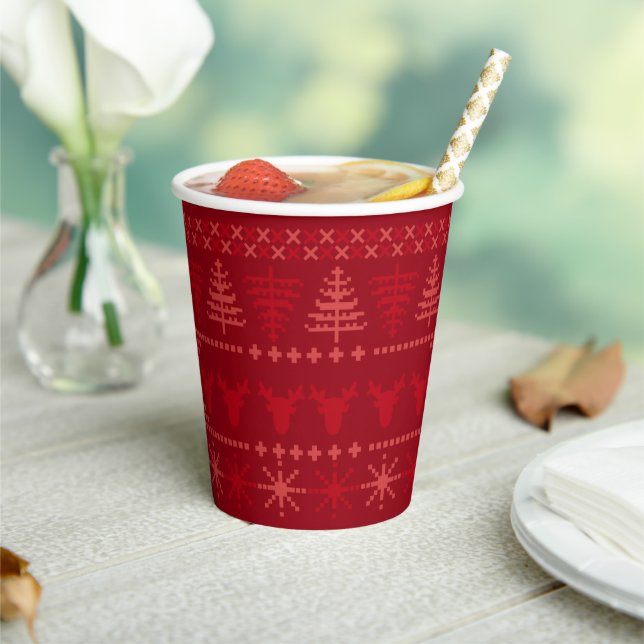 Red Nordic Sweater Muster Holiday Paper Cups Pappbecher (In Situ)