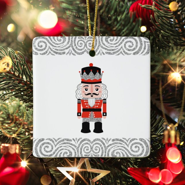 Red Nutcracker Weihnachtsfeiertag Keramikornament (An elegant red and silver nutcracker Christmas Ornament. Put a family photo on the back.)