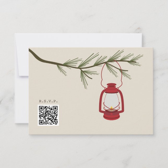 Red Oil Lantern Evergreen Camping Wedding QR Code RSVP Karte (Vorderseite)