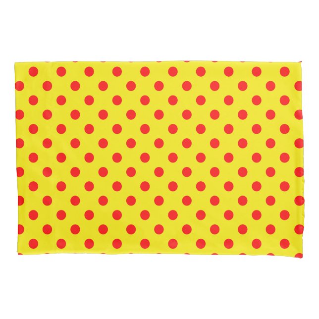 Red On Yellow Polka Dots Pattern Design  Kissenbezug (Vorderseite)