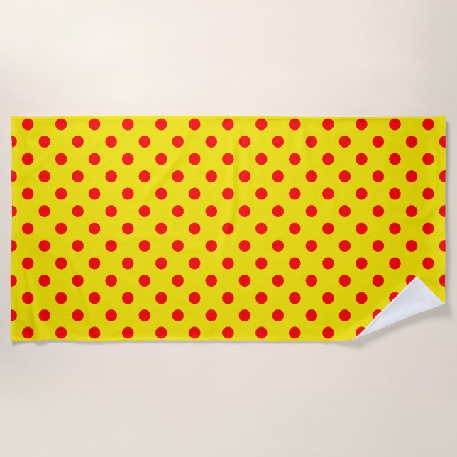 Red On Yellow Polka Dots Pattern Design  Strandtuch (Vorderseite)