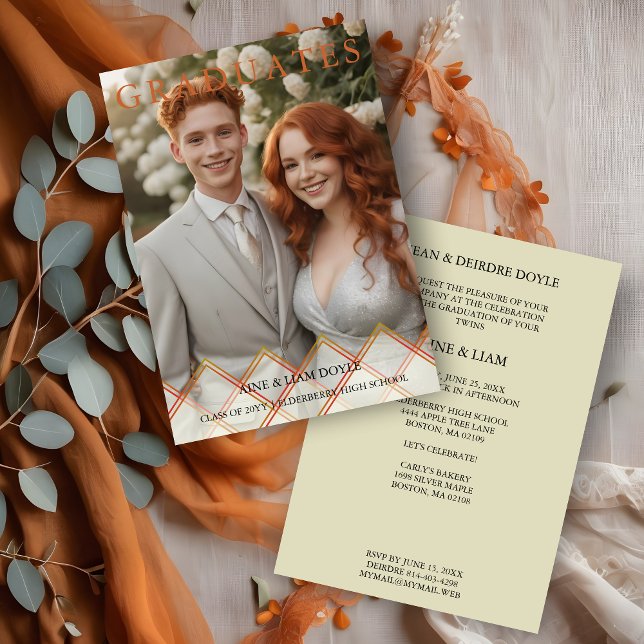 Red Orange Overlay Transparency Shapes Photo Grads Einladung (Red Orange Shades Overlay Transparency Shapes Photo Two Graduates Invitation.)