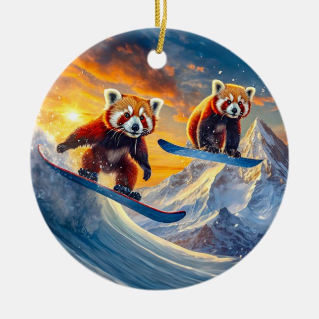 Red Pandas Snowboarden Design von Rich AMeN Gill Keramik Ornament (Vorne)