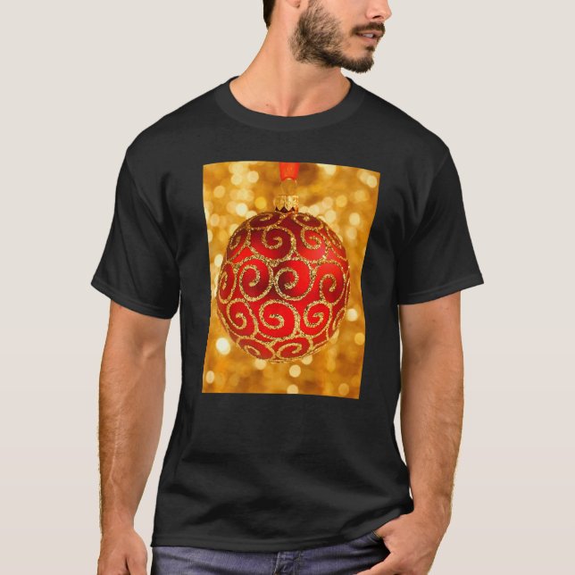 Red Patterned Christmas Bauble on Bokeh Background T-Shirt (Vorderseite)