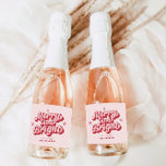 Red Pink Christmas Mini Champagne<br><div class="desc">Feiern Sie die Saison mit unserem Red and Pink Christmas Mini Champagner Sparkling Wein Label, die perfekte Ergänzung zu Ihrem festlichen Geschenk. Dieses Label ist ideal, um kleine Weinflaschen in bezaubernde Weihnachtsgeschenke zu verwandeln. Ob Sie Weihnachtsgeschenke für Frauen oder niedliche Weihnachtsgeschenke für Freunde suchen, diese Labels machen Ihre Weihnachtsweinflaschen zu...</div>