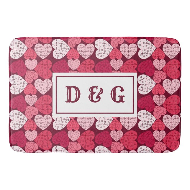 Red & Pink Jigsaw Puzzle Herzmuster Monogramm Badematte (Vorderseite)