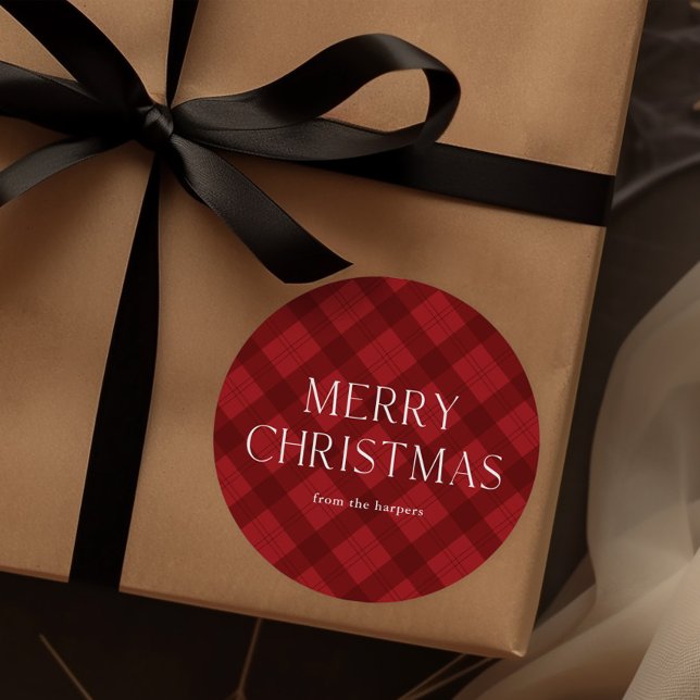 Red Plaid Merry Christmas  Runder Aufkleber (Modern red plaid rustic Christmas gift tag sticker.)