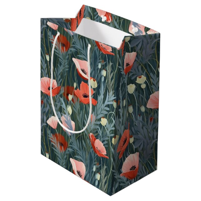 Red Poppy Meadow Mittlere Geschenktüte (Rückseite Schrägansicht)