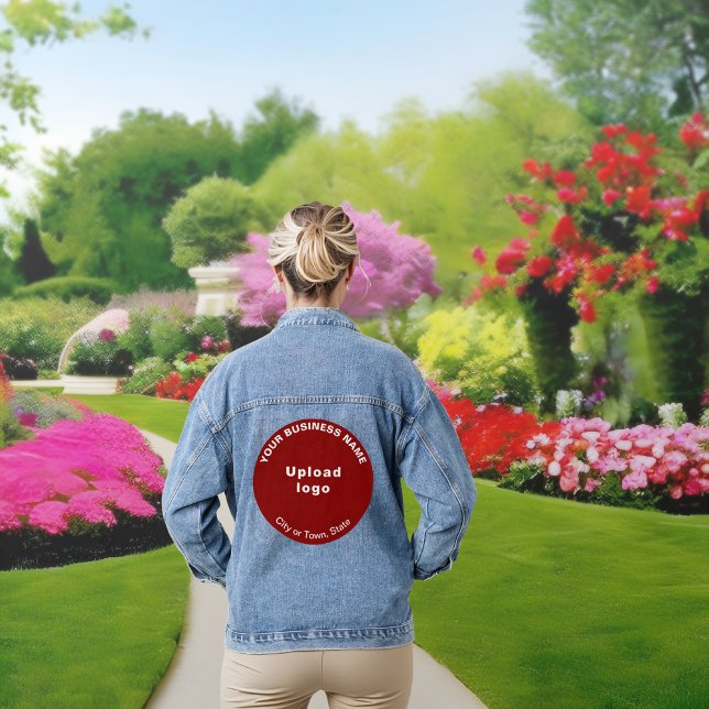 Red Round Business Brand on Women's Denim Jacket Jeansjacke (Red round business brand on women's denim jacket.)