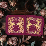 Red Royal Lion Mittelalterliches Hochzeitsticket Untersetzer<br><div class="desc">Fügen Sie Ihrem Tischfußball königlichen Charme hinzu! Diese individuellen Untersetzer zeichnen sich durch ein majestätisches Löwen- und Blumendesign mit Ihren Namen und Monogramm aus, alle in luxuriösem Gold vor einem roten Hintergrund. Ideal für eine mittelalterliche Fantasy-Feier mit zeitloser Eleganz! Das Gold in diesem Artikel ist NICHT reale Folie und wird...</div>