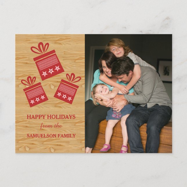 Red Rustic Presents Holiday Foto Postkarte (Vorderseite)