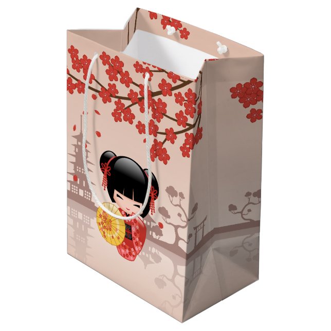 Red Sakura Kokeshi Doll - Japanisch Geisha Mittlere Geschenktüte (Rückseite Schrägansicht)