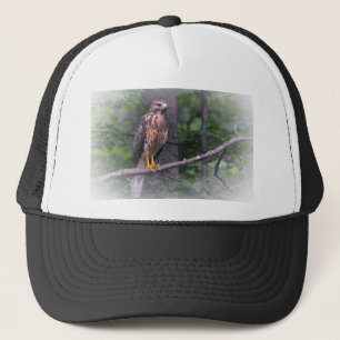 Red Schulter Hawk Truckerkappe