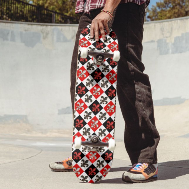Red Schwarz-weiß Checkered Fleur-de-lis-Design Skateboard (Von Creator hochgeladen)