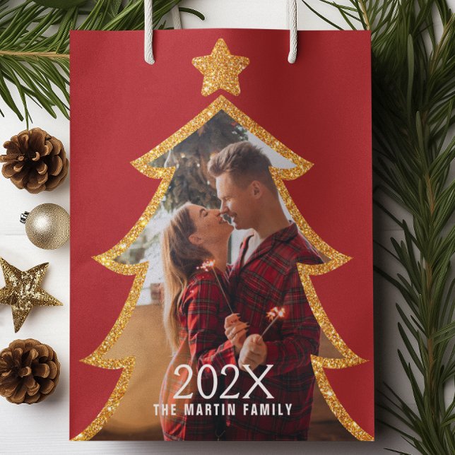 Red Shiny Christmas Tree Personalized Photo Mittlere Geschenktüte (Von Creator hochgeladen)