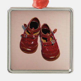 Red Shoes Ornament Aus Metall