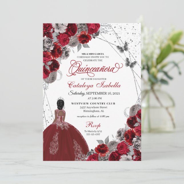 Red Silver Butterfly Princess Quinceanera Einladung (Stehend Vorderseite)