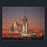 Red Sky for Space Shuttle Atlantis Start Puzzle<br><div class="desc">Die knusprige Morgenluft war mit Vorfreude elektrisiert, als die ersten Morgendämmer den Himmel ein feuriges Rot malten. Die kolossale weiße Silhouette des Space Shuttle Atlantis dominierte das Launchpad, das nur durch die Unmengen des Augenblicks in den Schatten gestellt wurde. Ein kollektiver Zauber schlug sich durch die Menge, als Brandwolken aus...</div>