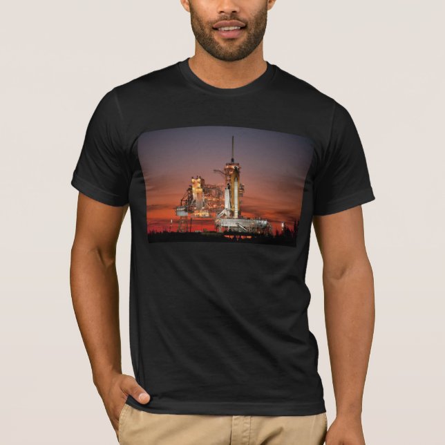 Red Sky for Space Shuttle Atlantis Start T-Shirt (Vorderseite)