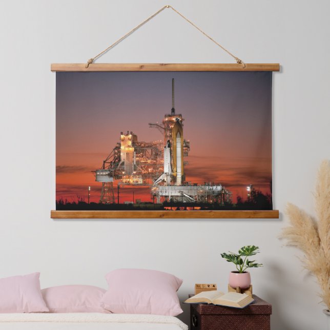 Red Sky for Space Shuttle Atlantis Start Wandteppich Mit Holzrahmen (Schlafzimmer)