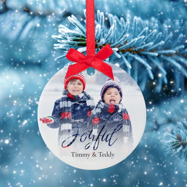 Red Snowflake Photo Cute Christmas Keramik Ornament (Christmas photo ceramic circle ornament with a Joyful Calligraphy script. )