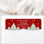 Red Snowy Christmas Tree Rücksendeadresse Label<br><div class="desc">Fügen Sie eine niedliche Touch zu Ihren ausgehenden Weihnachtskarten in dieser Weihnachtszeit mit diesem festlichen Red Snowy Weihnachtsbaum Rücksendesiegel hinzu. Das Adressetikett-Design bietet ein Trio von geschmückten Weihnachtsbaumen im Schnee mit abfallenden Schneeflocken vor einem roten Hintergrund und Raum, um mit Ihrem Namen und Ihrer Adresse zu personalisieren. Mit diesem Design...</div>