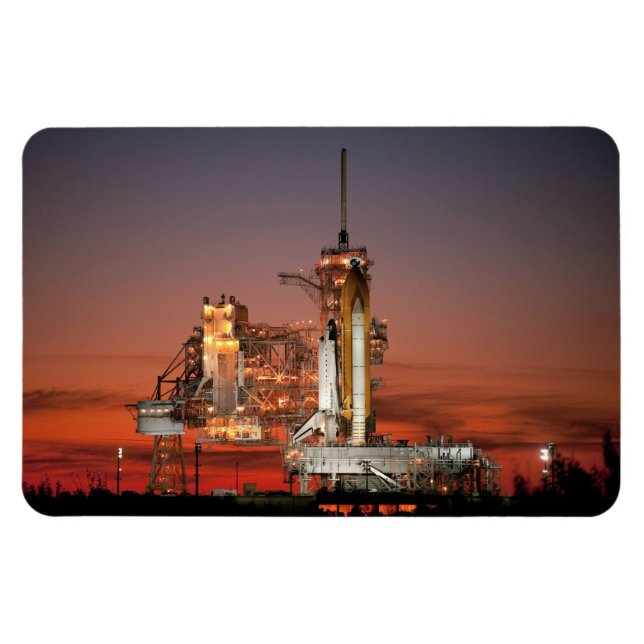 Red Space Shuttle Spaceship Atlantis auf Launch Pa Magnet (Horizontal)