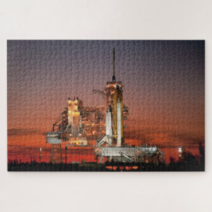 Red Space Shuttle Spaceship Atlantis auf Launch Pa Puzzle