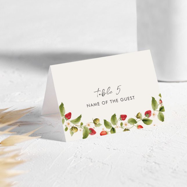 Red Sweet Wild Strawberry Wedding Place Card Tischnummer (Von Creator hochgeladen)