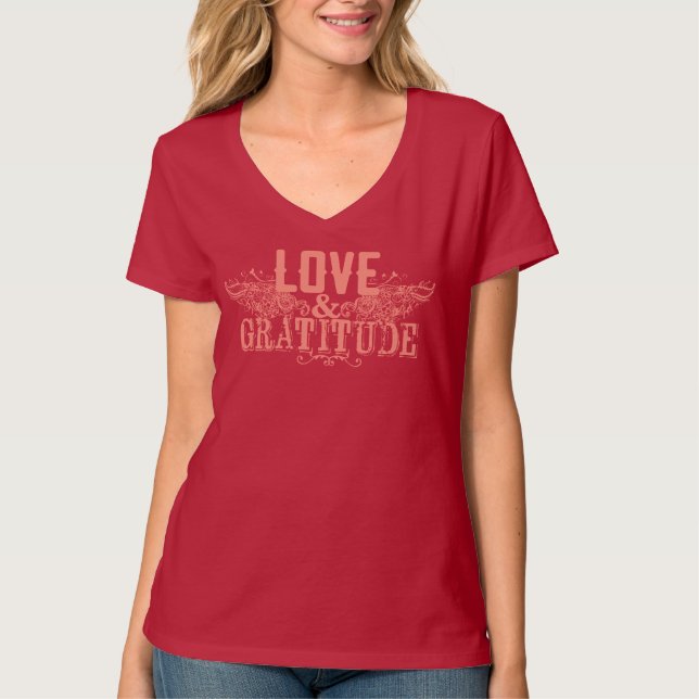 Red T-Shirt with Love and Gratitude Wording (Vorderseite)