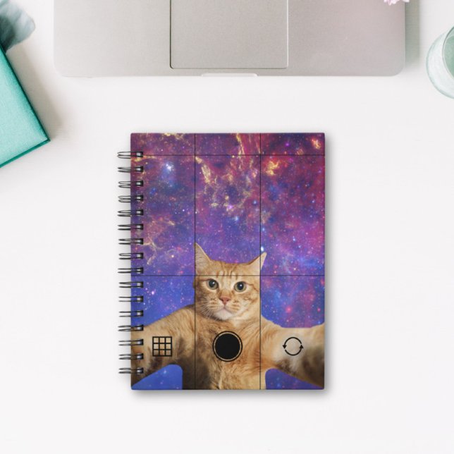 Red Tabby Cat Selfie im Weltraum Notizblock (Von Creator hochgeladen)