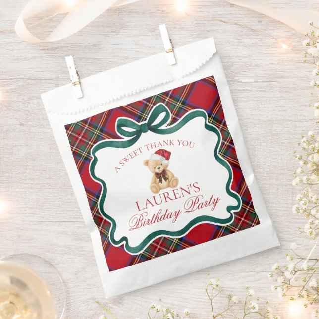Red Tartan Plaid Christmas Bear Birthday Dessert Geschenktütchen (Ausgeschnitten)