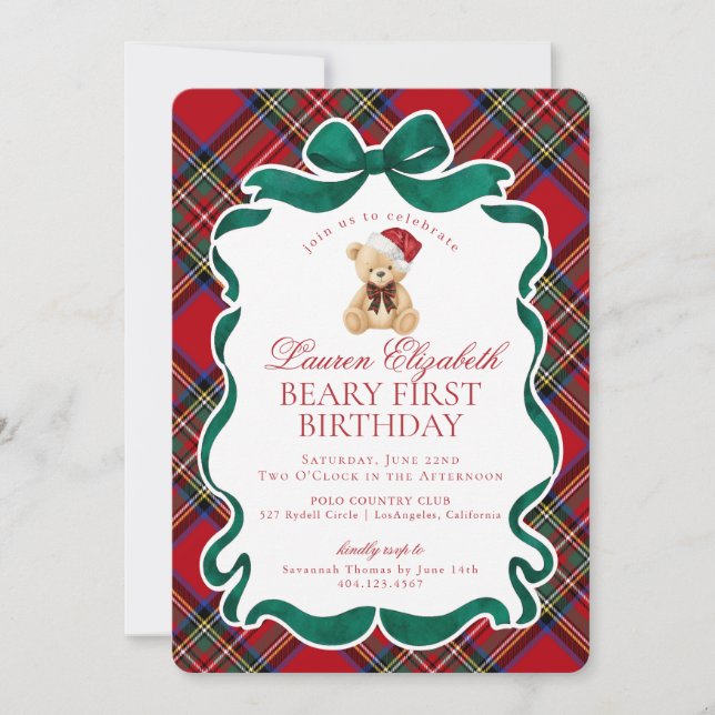 Red Tartan Plaid Christmas Beary First Birthday Einladung (Vorderseite)
