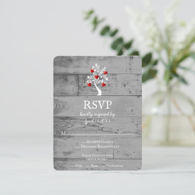 Red Tree of Hearts Wedding RSVP Card Karte (Stehend Vorderseite)
