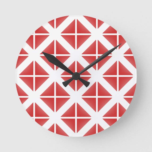 Red Trendy Triangle Pattern Runde Wanduhr (Vorderseite)