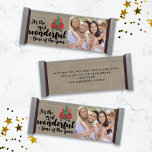 Red Truck Burlap Christmas Candy Bar Wrapper<br><div class="desc">1. Die Bonbons sind NICHT INBEGRIFFEN 2. Dieses Bar-Wrapper-Template wurde für 1, 55oz Hershey Bars oder andere Standard-Bonbons entwickelt. 3. Jedes Blatt hat einen Bonbonverpacker, schneiden Sie einfach die Anweisungen weg und wickeln sie um die Süßigkeiten Bar, um ein personalisiertes Gastgeschenk zu schaffen. 4. Ihre Bestellung geht direkt an die...</div>