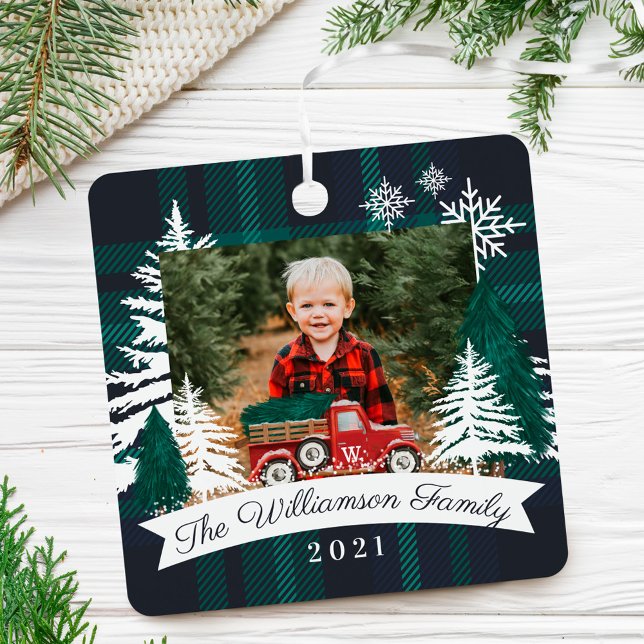 Red Truck Christmas Tree Delivery Navy Pläd Ornament Aus Metall (Red Truck Christmas Tree Delivery Navy Plaid Photo Metal Ornament)