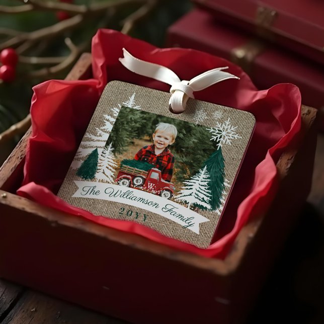 Red Truck Weihnachtsbaum Delivery Burlap Foto Ornament Aus Metall (Red Truck Christmas Tree Delivery Burlap Photo Metal Ornament)