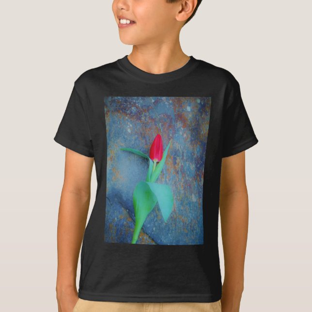 Red Tulip auf Blue Gray Slate T-Shirt (Vorderseite)