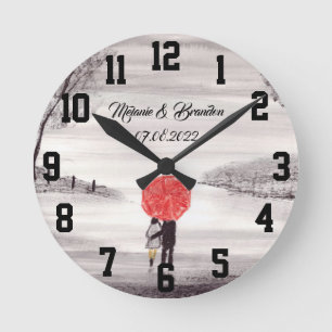 Red umbrella Love couple rustic romantic Wedding R Runde Wanduhr