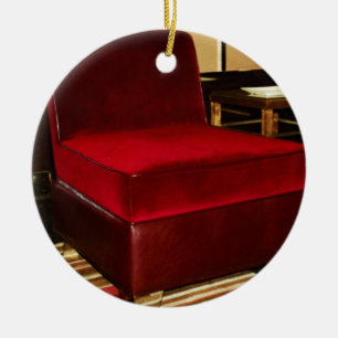 Red Velvet Chair Keramikornament