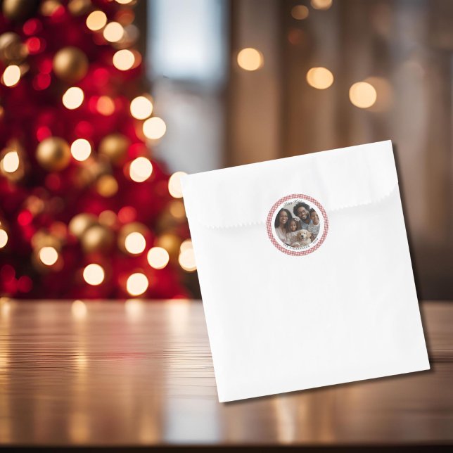 Red Vintag Gingham Holiday Foto Round Runder Aufkleber (Gingham round holiday sticker)