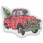 Red Vintag Snowy Christmas Truck mit Black Labrado Aufkleber<br><div class="desc">Handgezeichnet Stilbild eines Weihnachtsaufklebers mit schwarzen Labradoren in einem Vintagen roten LKW mit einem Weihnachtskranz voller Geschenke und einem Weihnachtsbaum,  der durch die verschneite Landschaft fährt. Niedlicher Weihnachtsaufkleber für die Liebhaber des schwarzen Labors! © EMR Designs.</div>