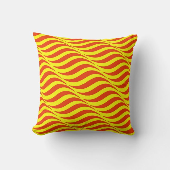Red Waves Yellow Sky Kissen (Vorderseite)