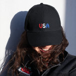 Red White and Blue USA Black Bestickte Kappe<br><div class="desc">Rot,  weiß und blau,  die USA bestickt auf einer attraktiven schwarzen Baseballkappe. Patriotisches Geschenk. Politische Obergrenze. Erstellen Sie Ihr eigenes Geschenk.</div>