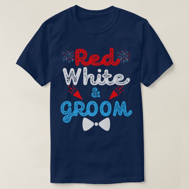 Red White and Groom Funny Wedding Party 4. Juli T-Shirt (Design vorne)