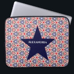 Red White Blue American Patriotic Modern Pattern Laptopschutzhülle<br><div class="desc">Red White Blue American Patriotic Modern Pattern Laptop Sleeve hat ein modernes Muster des amerikanischen Pride mit rot,  weiß und blau Farben aus der amerikanischen Flagge. Auch gut für 4. Juli Feier und geben als Geschenk an diese besondere Person in unserem Leben. Personalisiere es.</div>