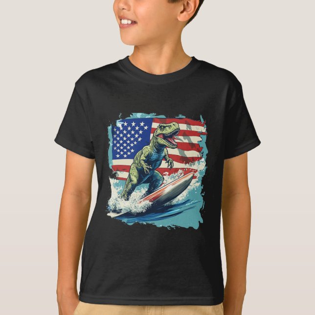 Red White Blue Dinosaur Surfing For Patriotic Juri T-Shirt (Vorderseite)